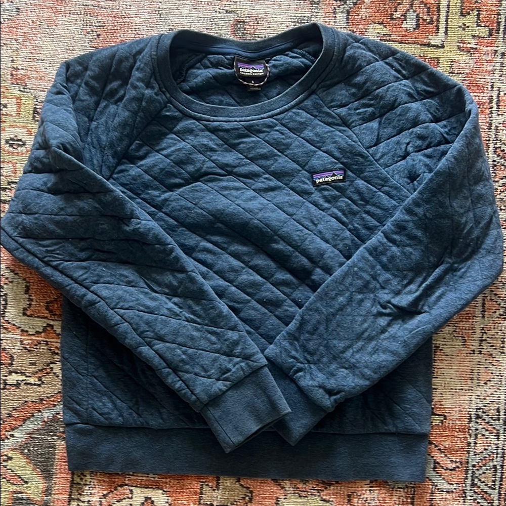 Patagonia women’s Quilted Sweater (sweatshirt)- Navy size small